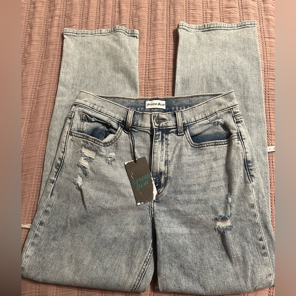 NWT Studio Blue light wash distressed boyfriend jeans - Picture 10 of 12